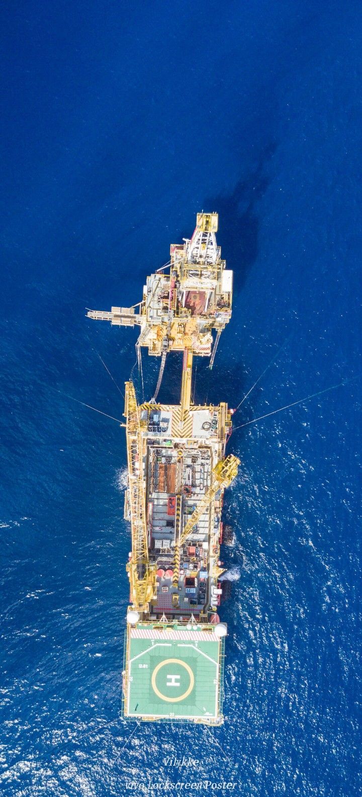 720x1584 Oil Rig in the Ocean Wallpaper. Screen wallpaper, Photographer, Sea