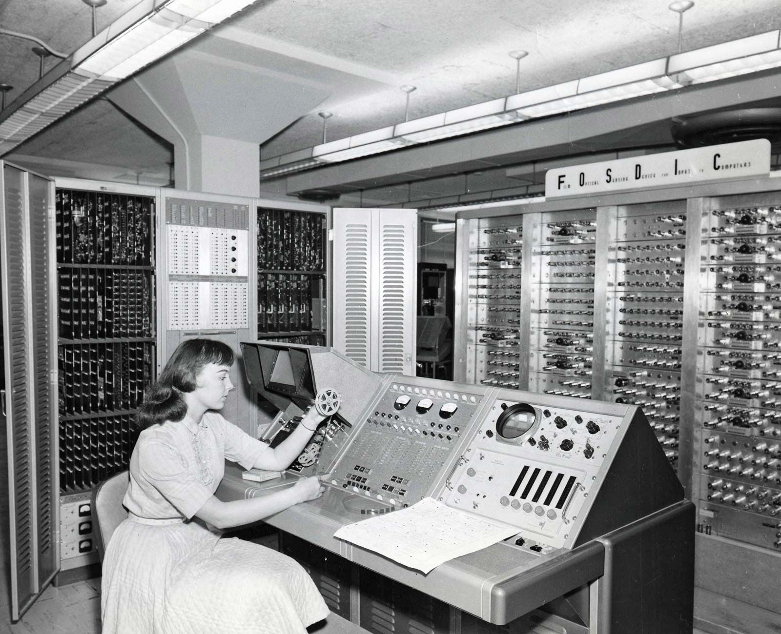 1600x1300 Computer, Transistors, Chips