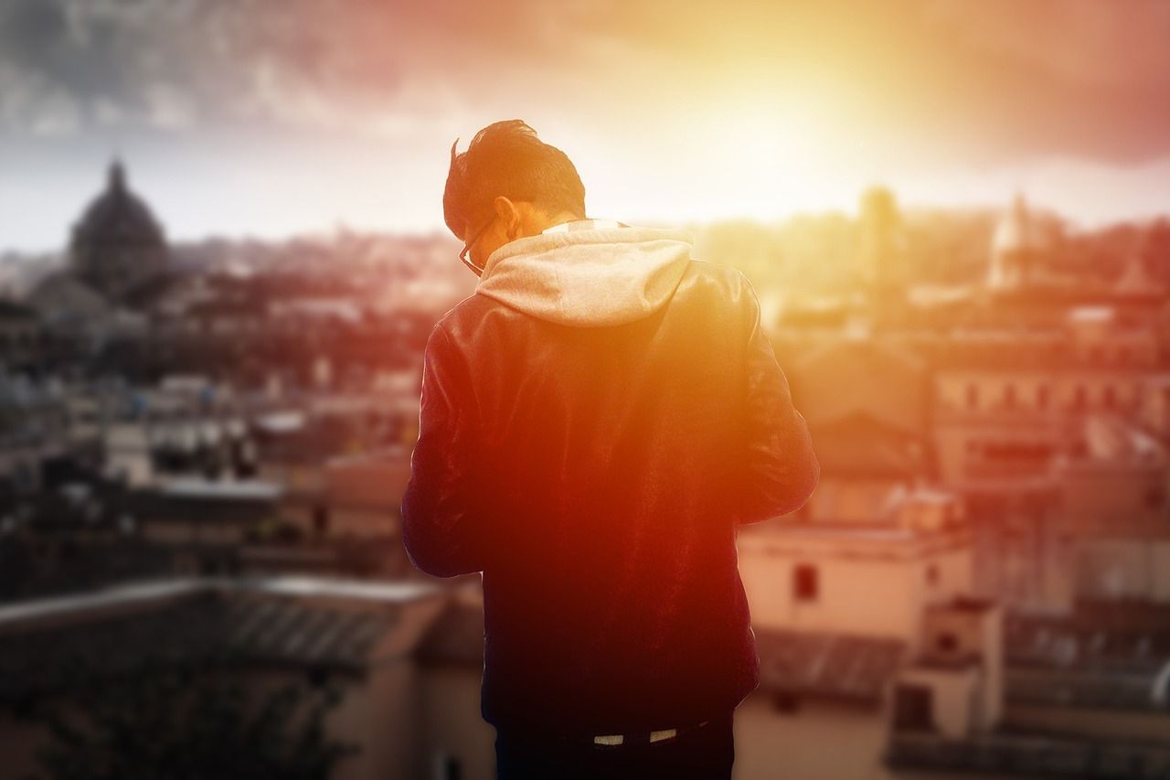 1280x853 Man on rooftop at sunset Photo