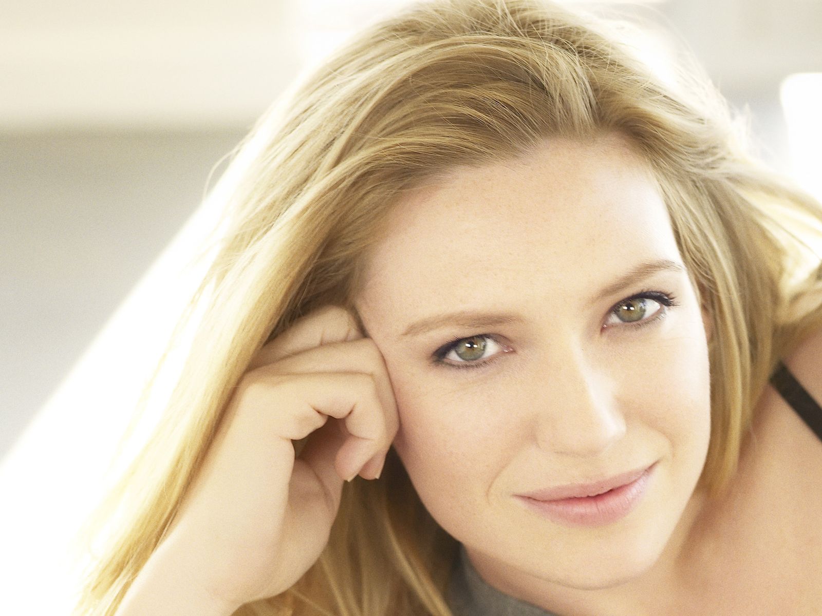 1600x1200 Discover 110 my anna and anna torv the last of us ideas. anna torv photohoot, anna torv dress, anna torv fringe and more