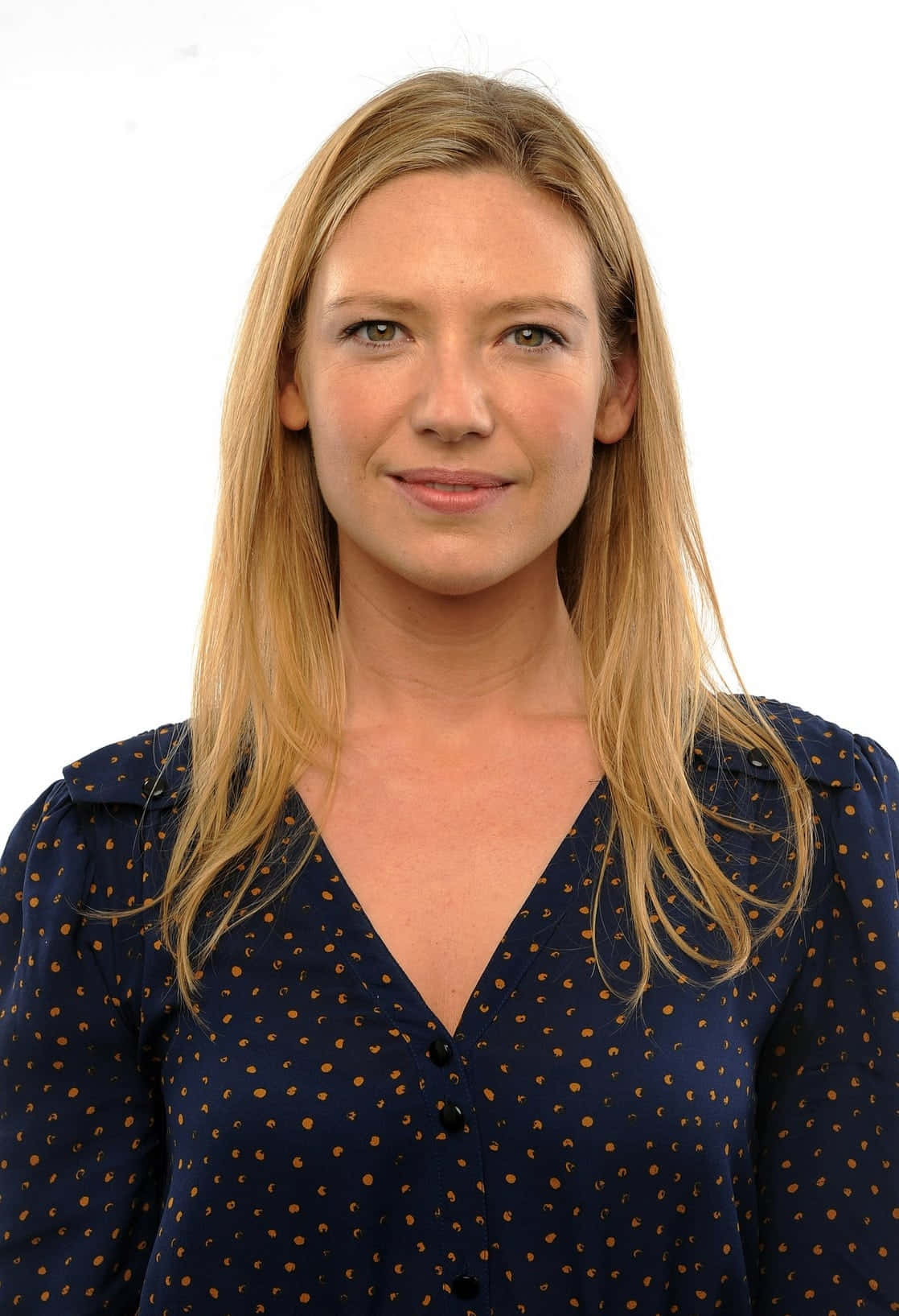 1118x1635 Download Anna Torv Captures Hearts in Casual Attire Wallpaper