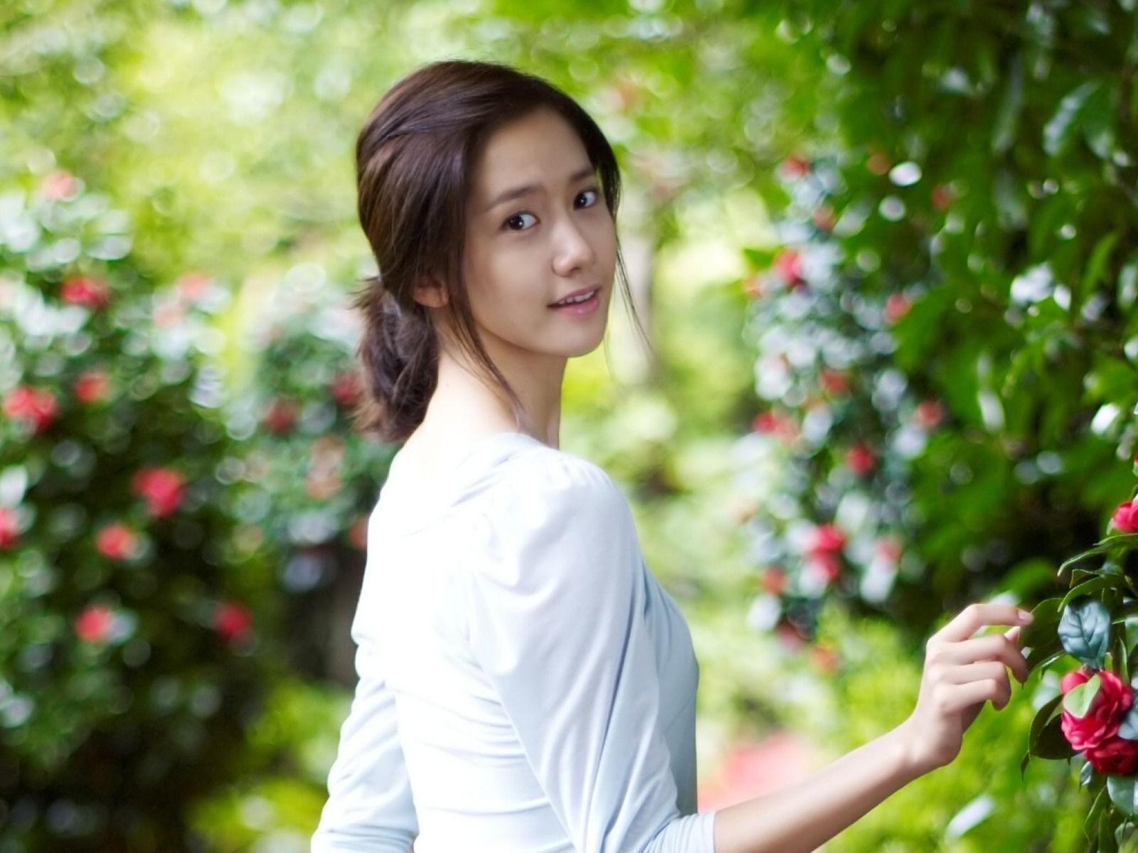 1600x1200 Yoona Korean Girls Generation HD Photo Wallpaper 15