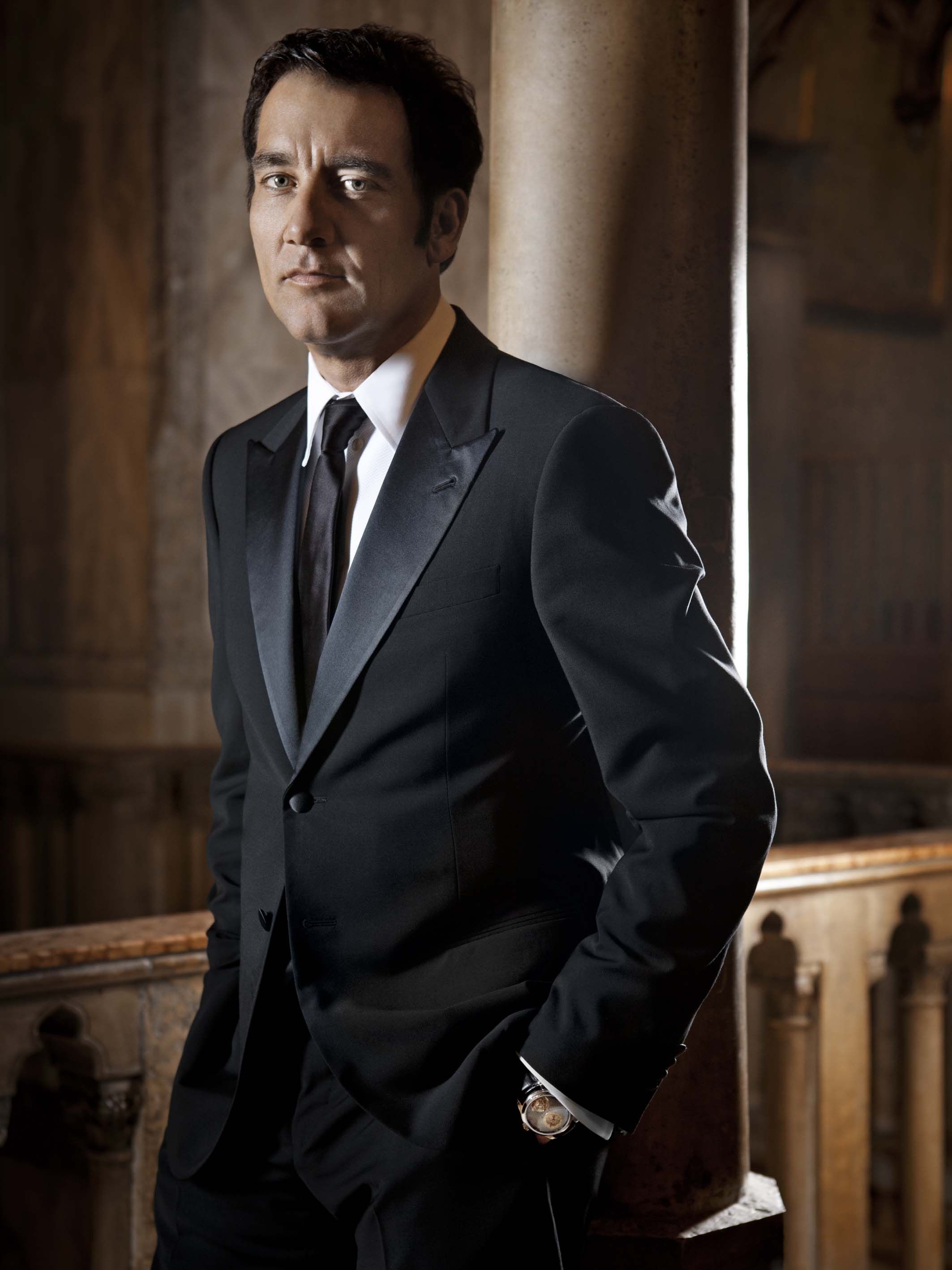 2126x2835 Clive Owen Wallpaper