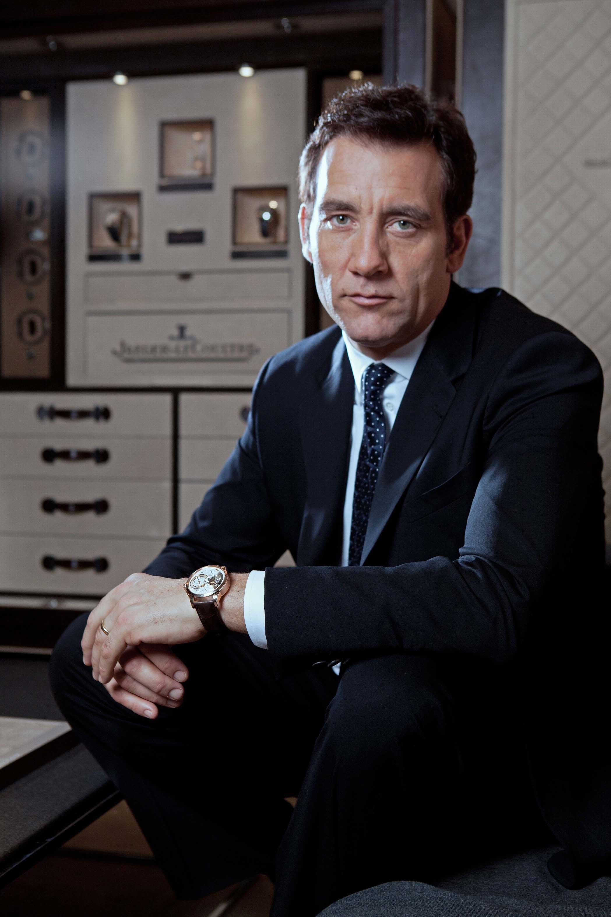 2097x3145 Clive Owen Wallpaper