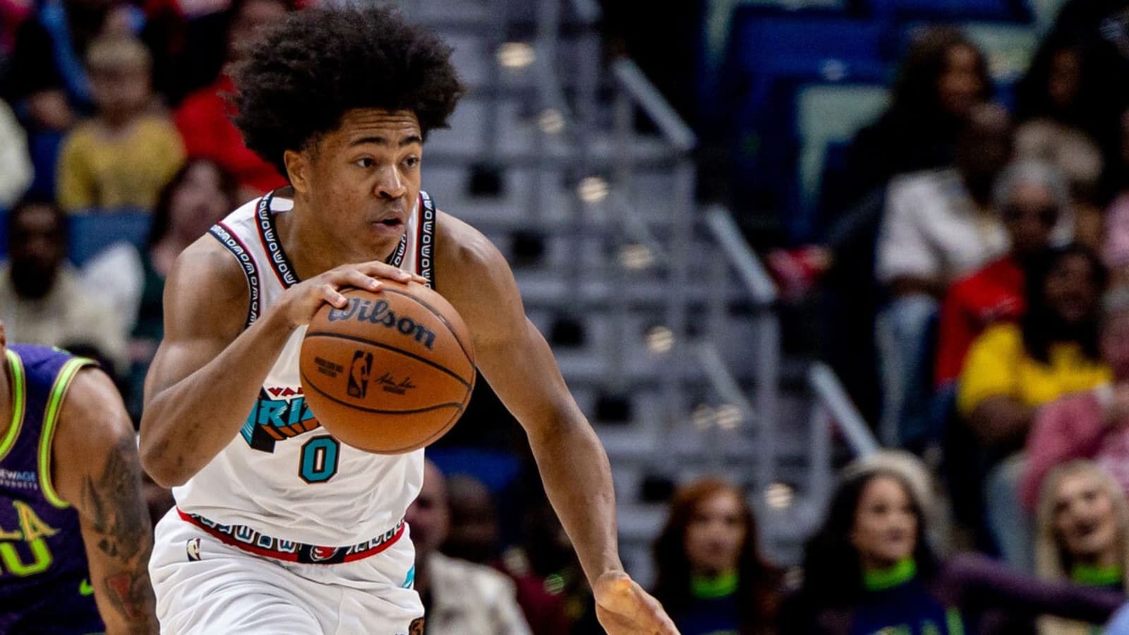 1600x900 Grizzlies vs. Hornets delay: Game paused following scary Jaylen Wells injury