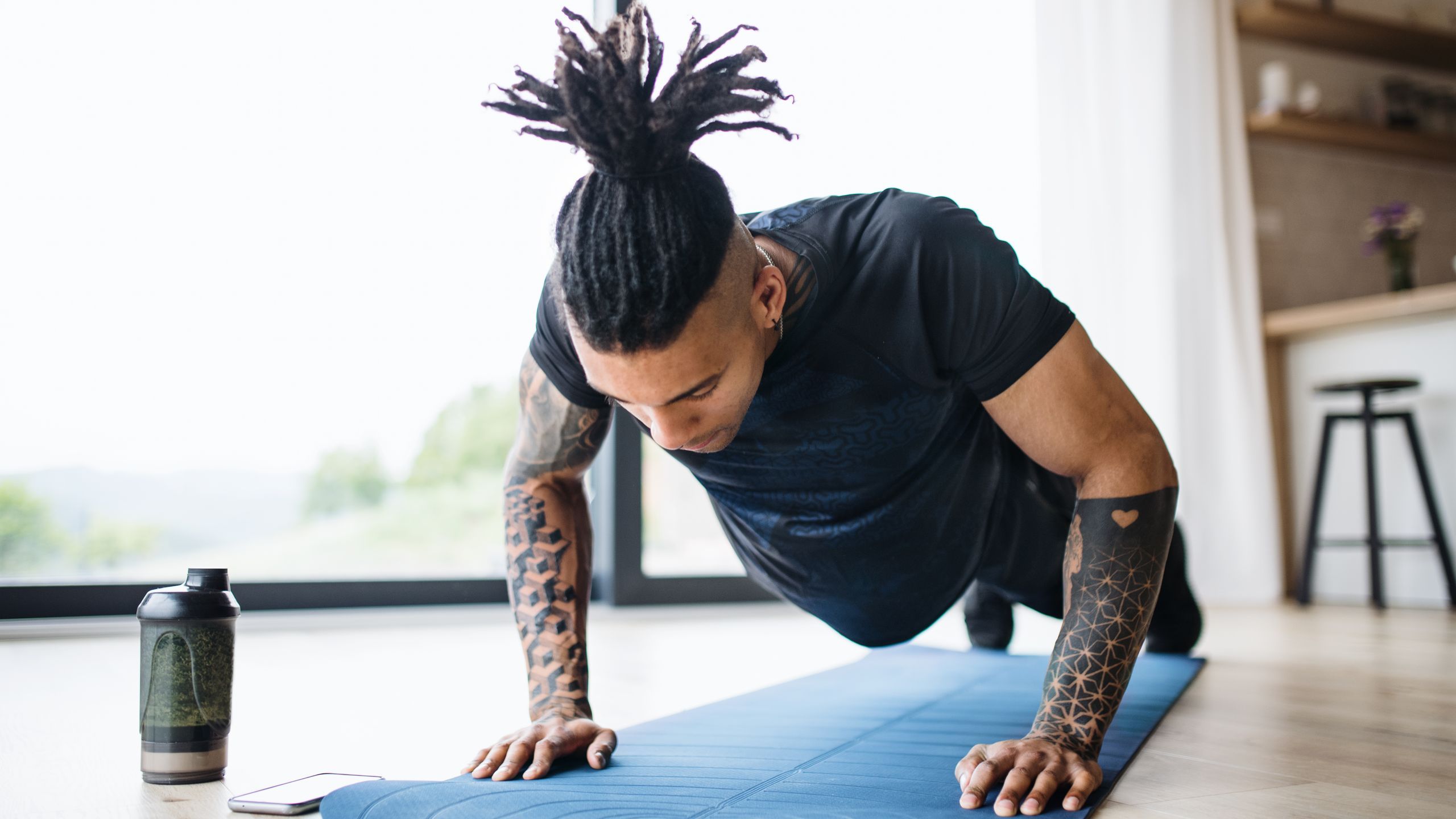 2560x1440 A HIIT Workout at Home: Tips From Trainers and Two Workouts