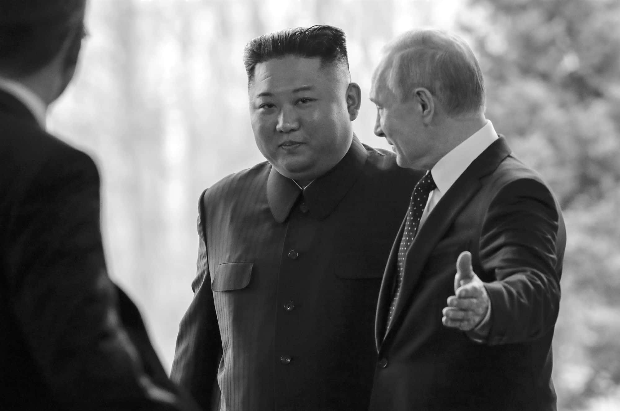 2000x1326 Download kim jong il and vladimir putin shake hands Picture