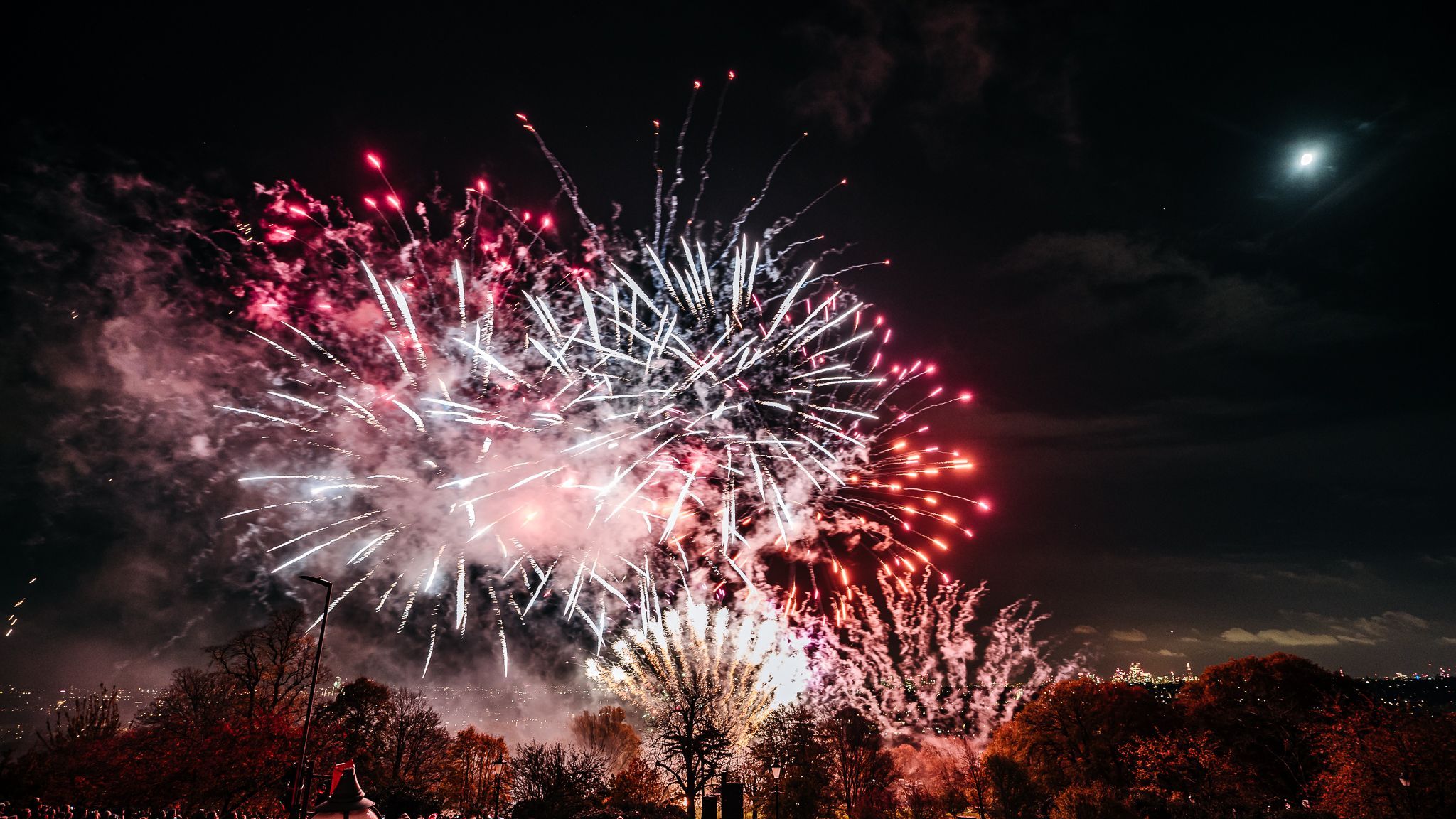 2048x1152 Bonfire Night in London 2026: the best firework displays across the city