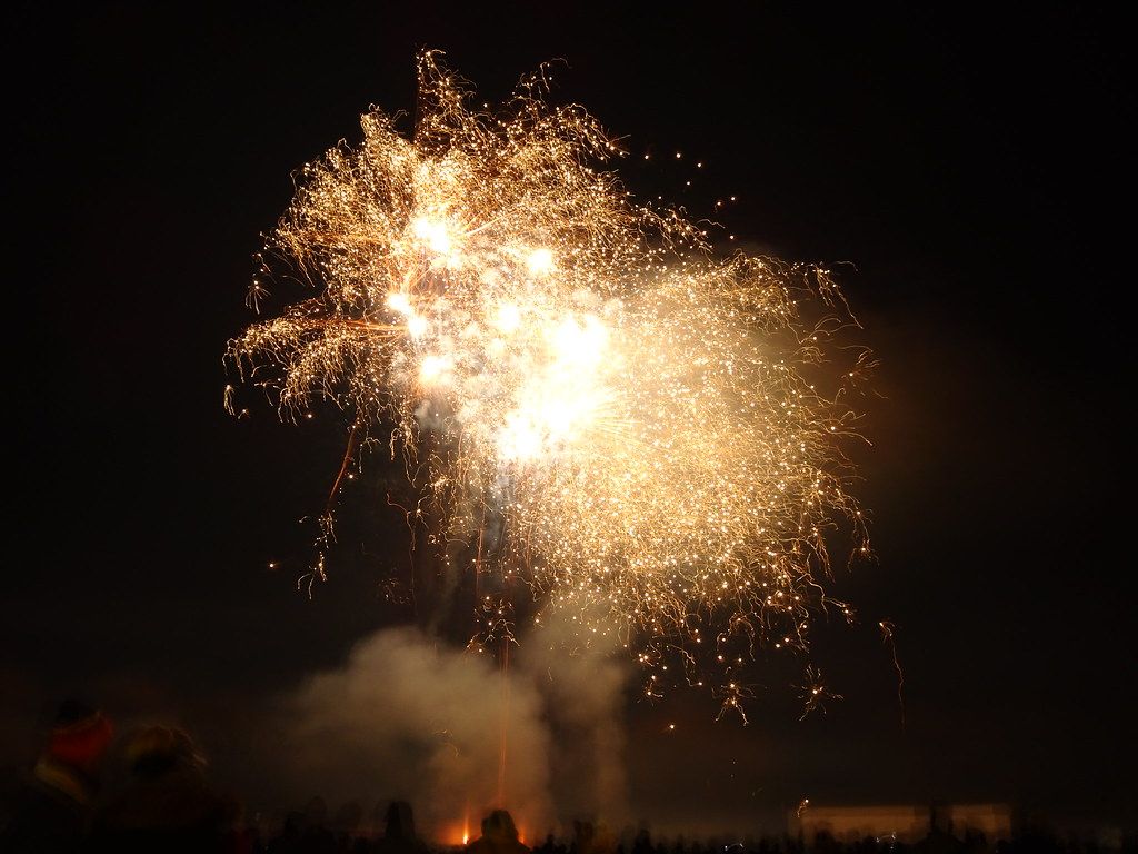 1024x768 Bonfire night 2017