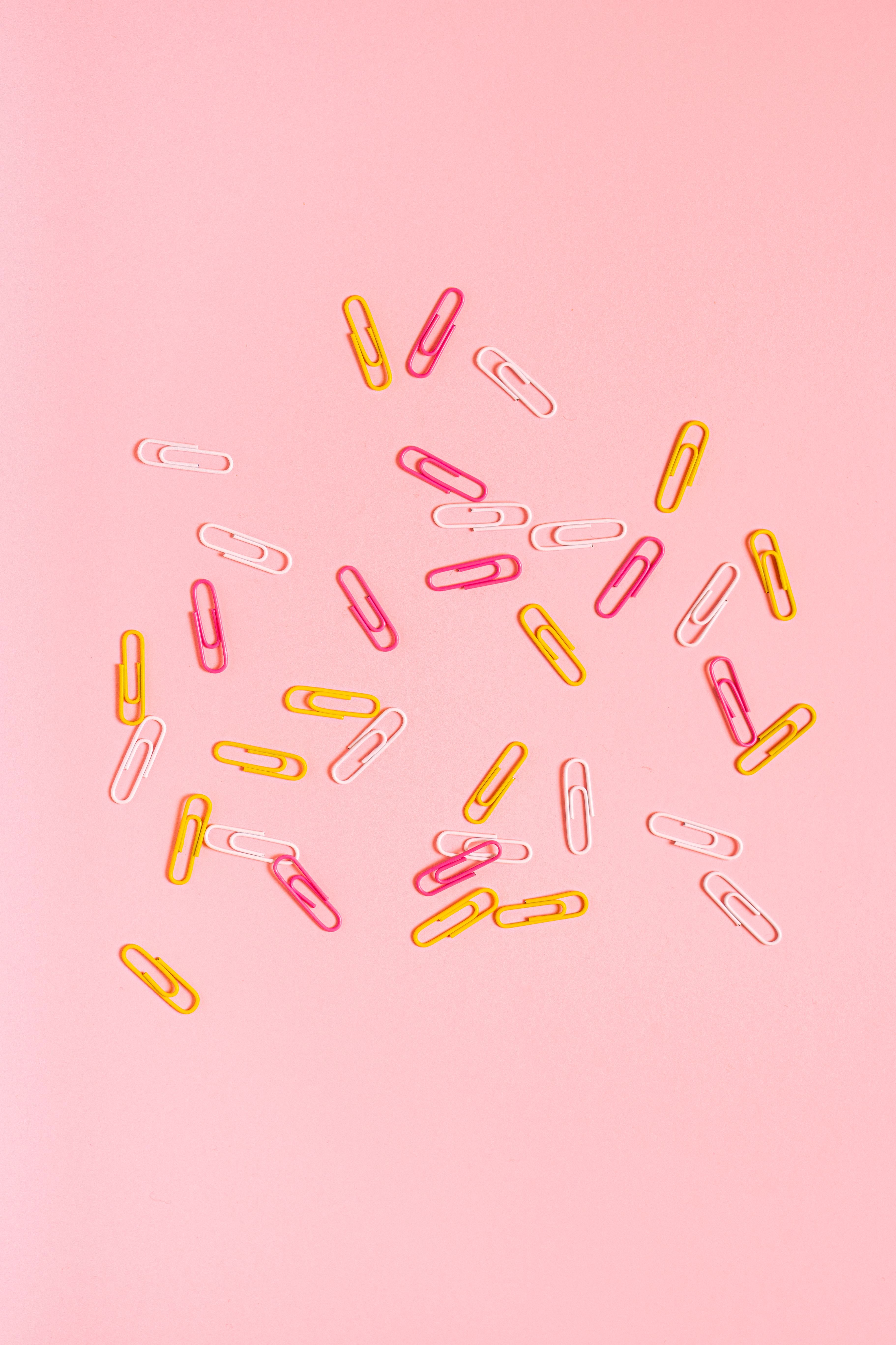 3645x5468 Paper Clips on a Pink Surface · Free