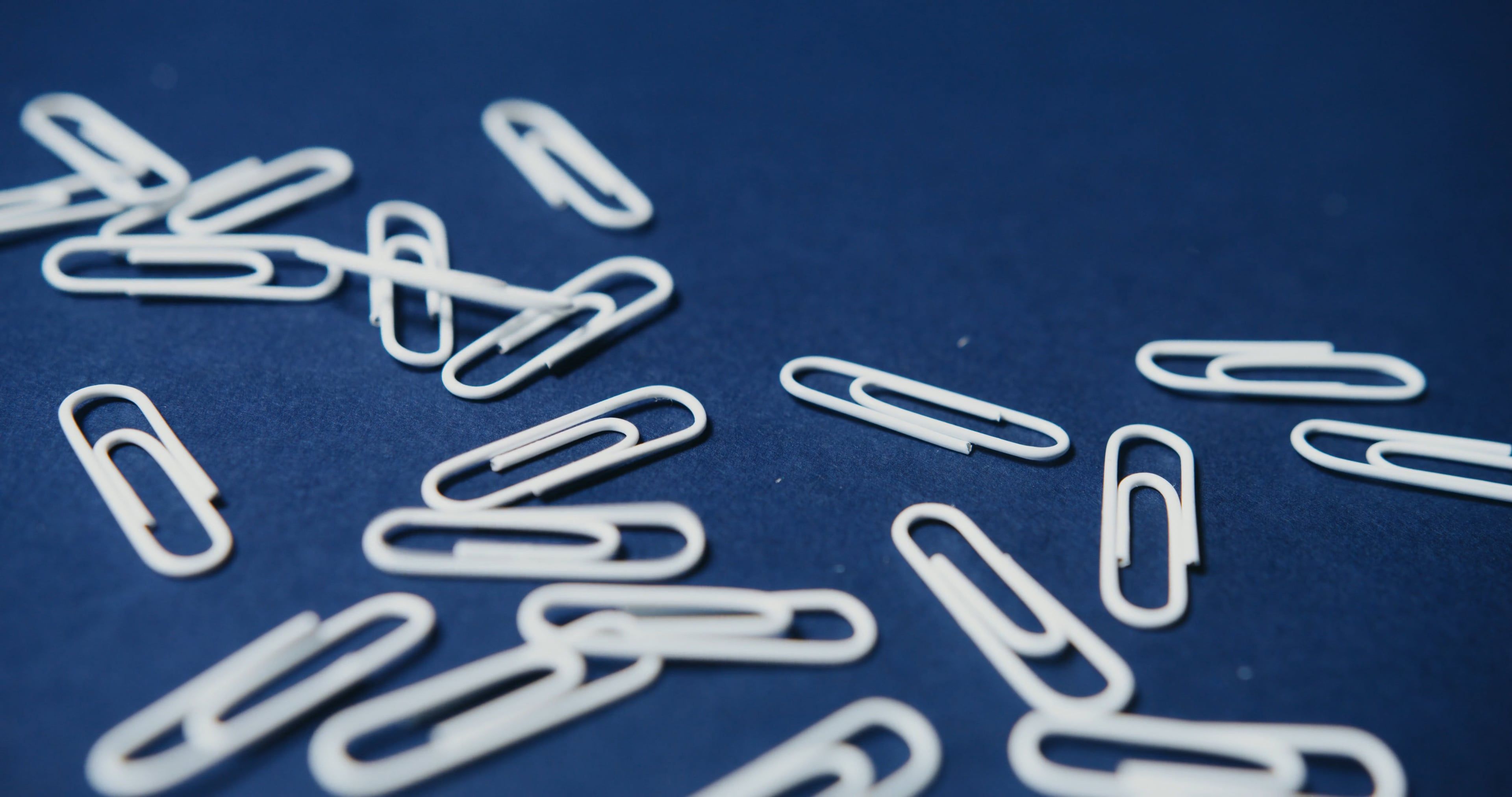 3840x2025 Paper Clips