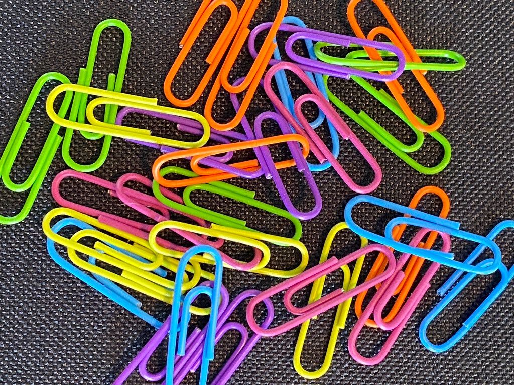 1024x768 Coated Paper Clips