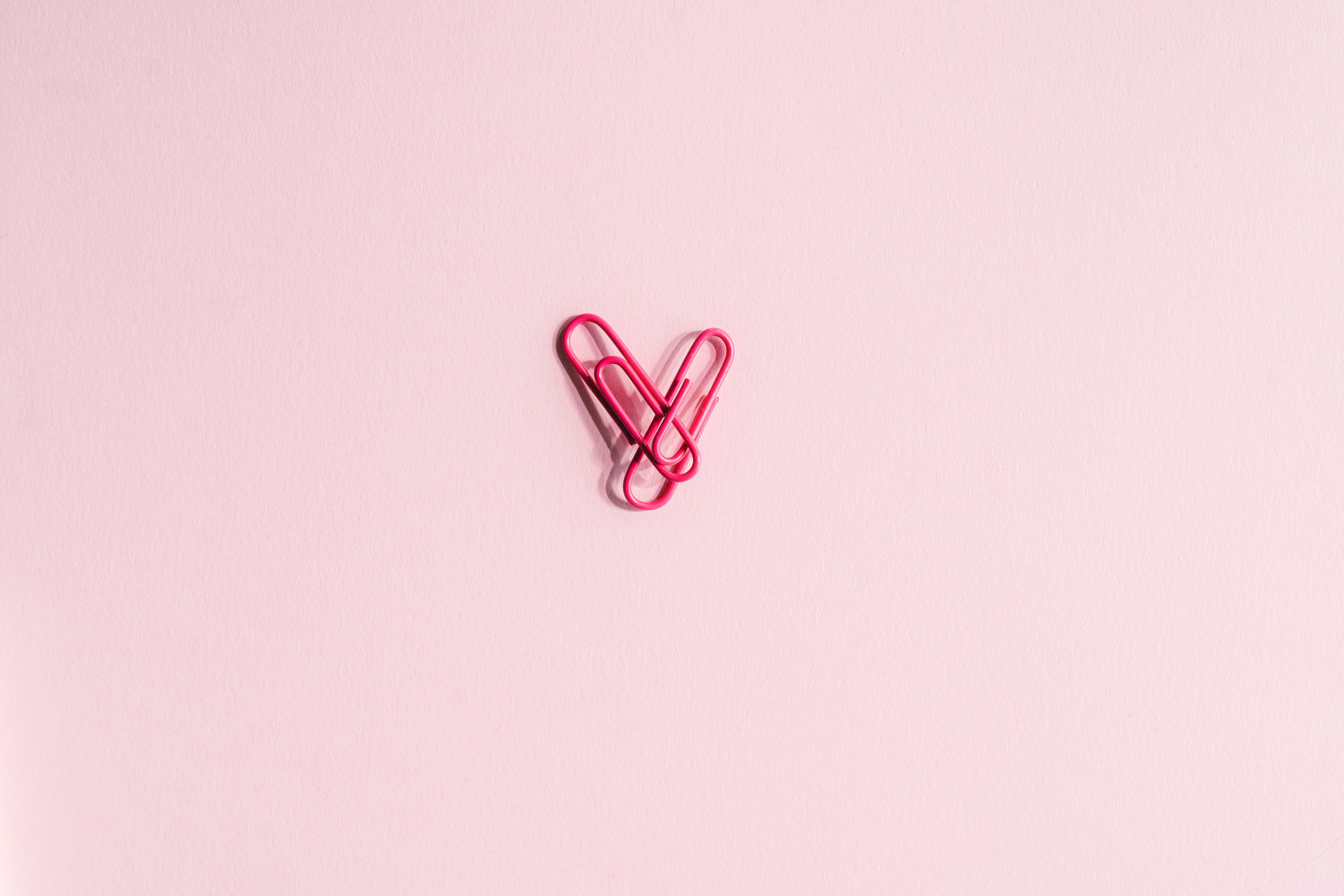 5836x3891 Pink Paper clips on Pink Surface · Free