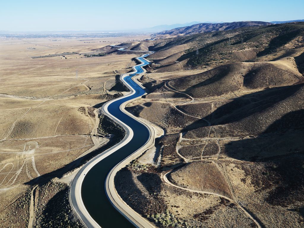 1024x768 California's Great Aqueduct