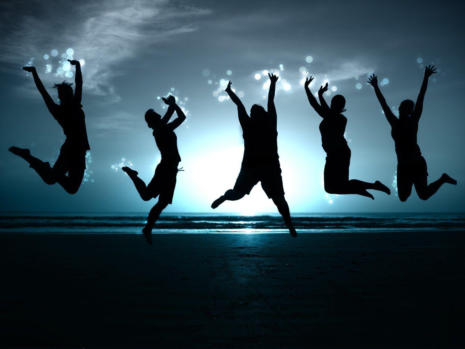 1600x1200 Happy People Wallpaper