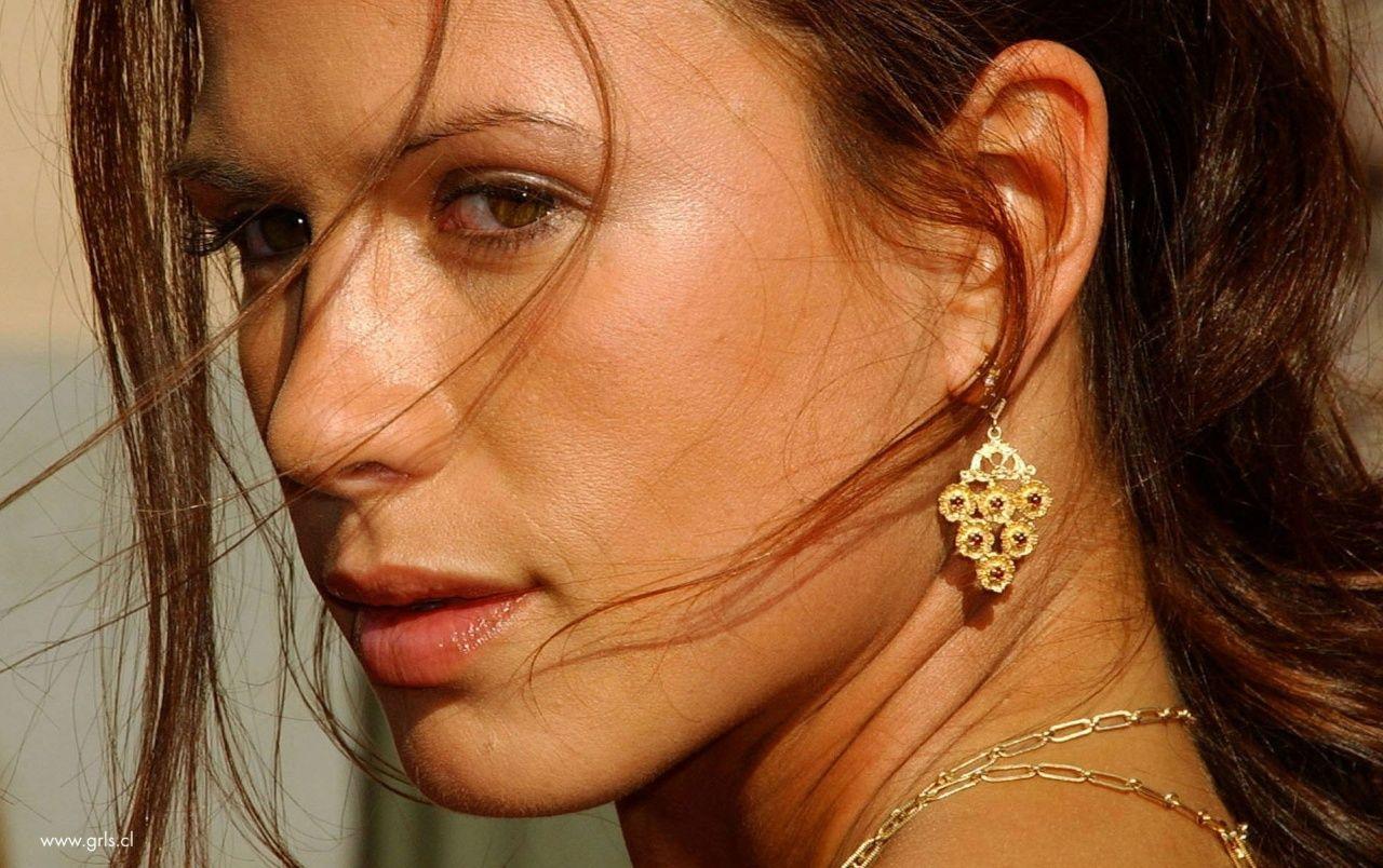 1280x804 Rhona Mitra Close Up Wallpaper. Rhona Mitra Close Up