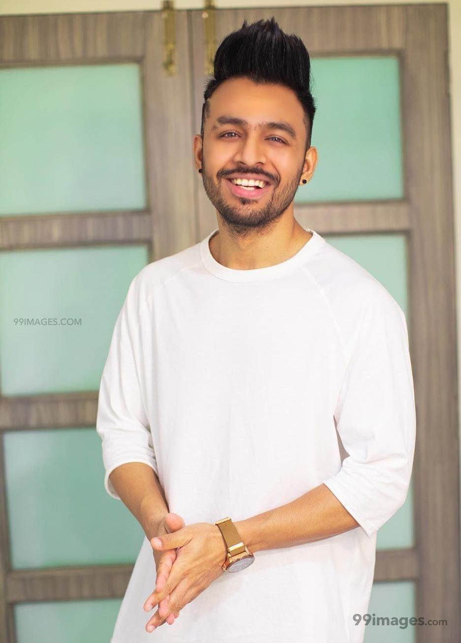 936x1306 Tony Kakkar HD Wallpaper (Desktop Background / Android / iPhone) (1080p, 4k) (936x1306) (2021)
