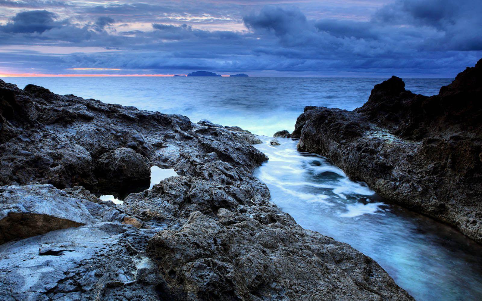 1600x1000 Desktop Wallpaper: Rocky Beach Desktop Wallpaper