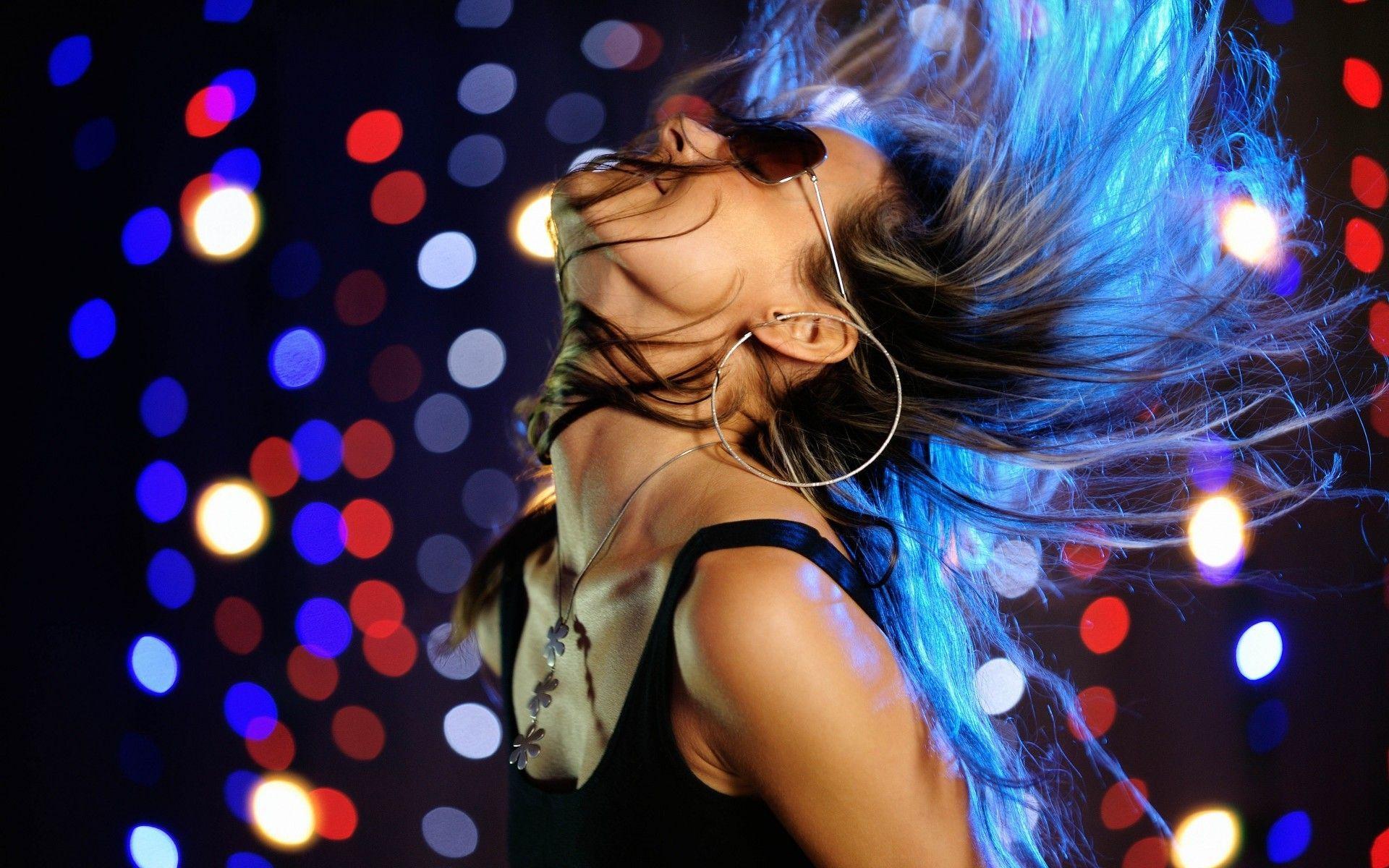 1920x1200 Saturday Night Party Wallpaper