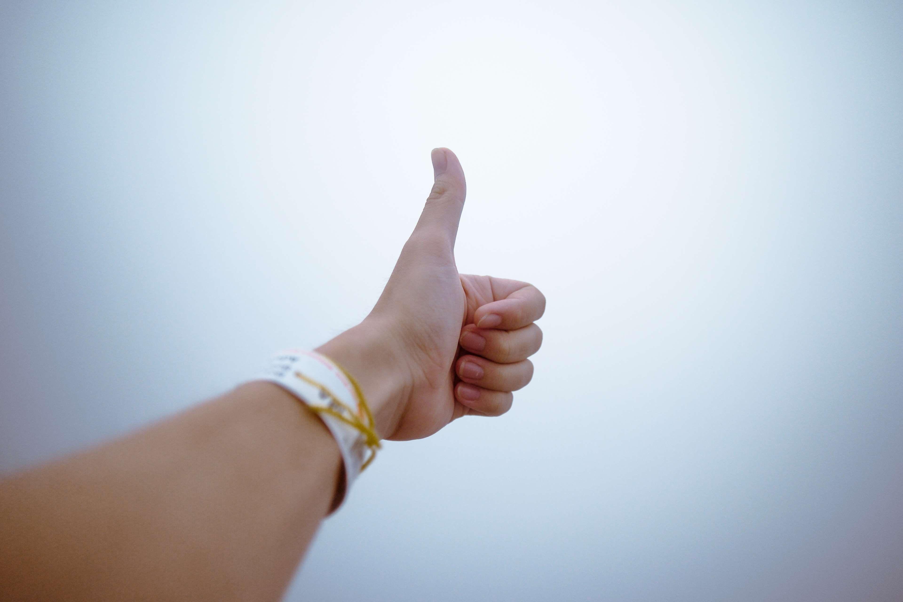 3840x2560 excellent wallpaper, finger, hand, thumb, gesture, arm, sign language, sky, wrist, thumbs signal