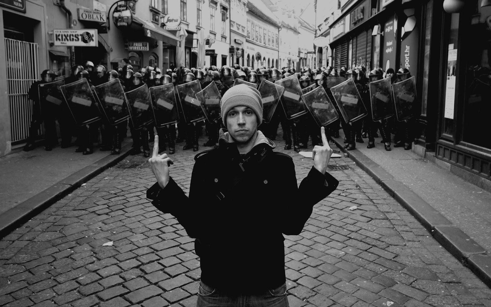 1600x1000 Mood Police protesters black white street wallpaperx1000