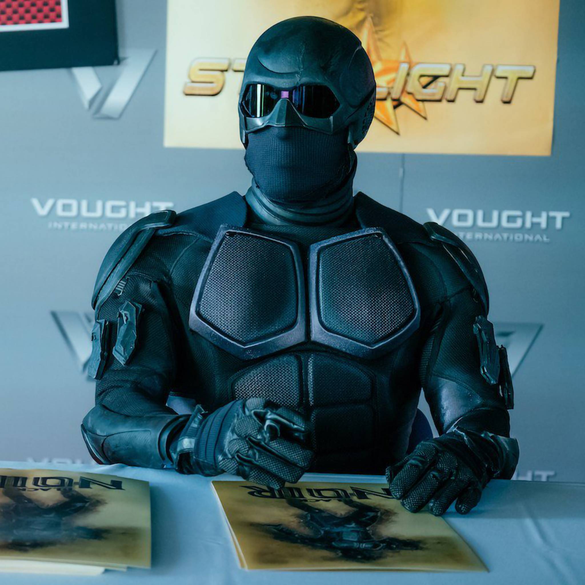 Чернуар пацаны. Хоумлендер и черный нуар. Черный нуар лицо. Чернуар. Хоумлендер и черный нуар.