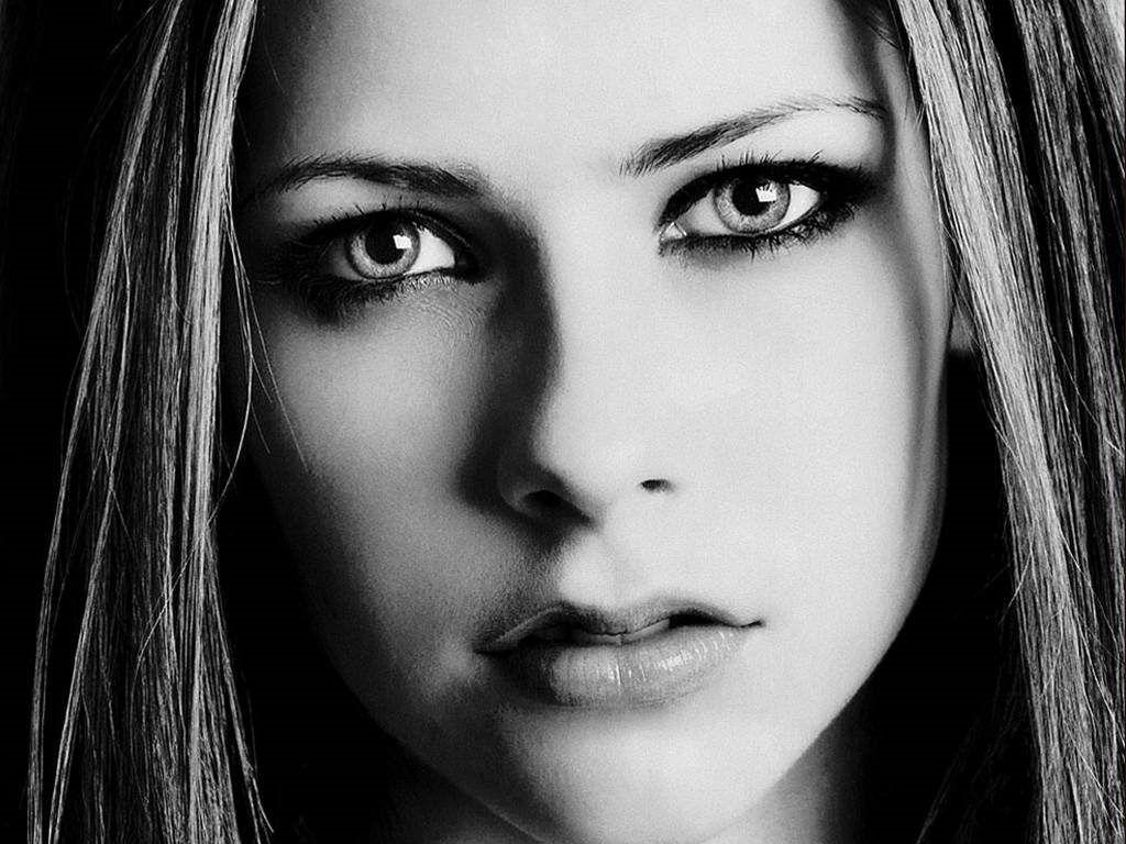 1024x768 Avril Lavigne Black & White Face on WallpaperMade. Avril lavigne, Face, Avril lavingne
