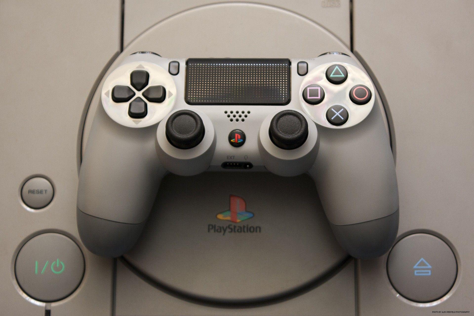 Р ps. PLAYSTATION 4 Dualshock Full HD. Sony PLAYSTATION 4 20th Anniversary Edition. PS эмулятор Dualshock. Игровая приставка на 4 джойстика девяностых.