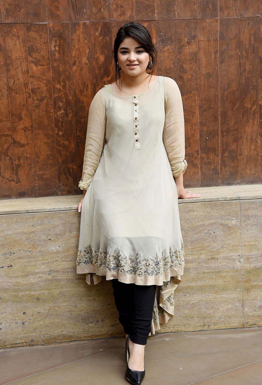 875x1284 Zaira Wasim Latest Image And Photo Collections