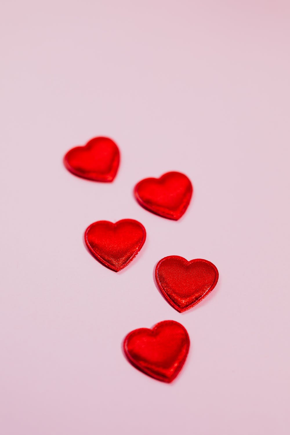 1000x1500 cute Valentine's Day wallpaper for iPhone (free download!)