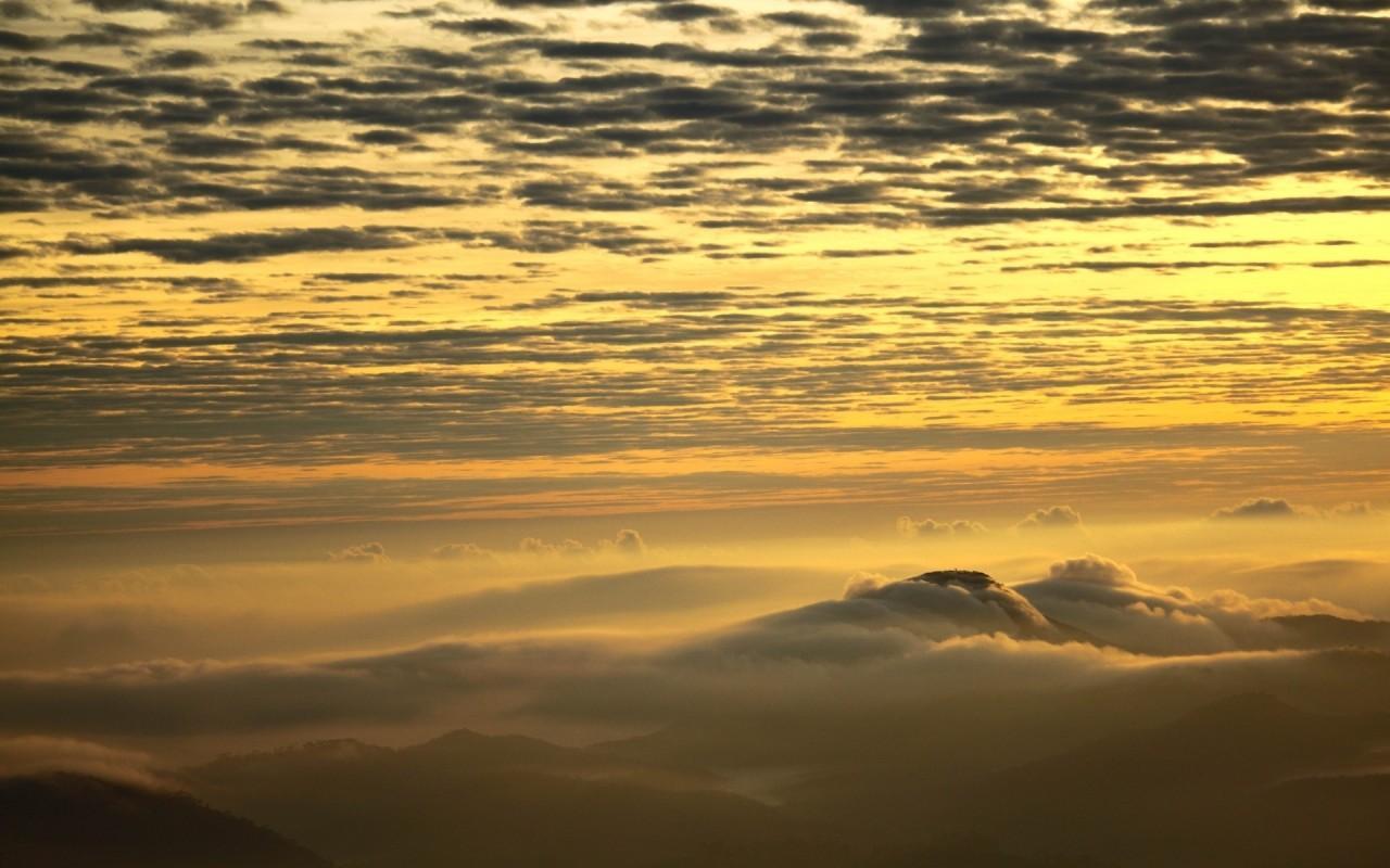 1280x800 Golden Sky Wallpaper