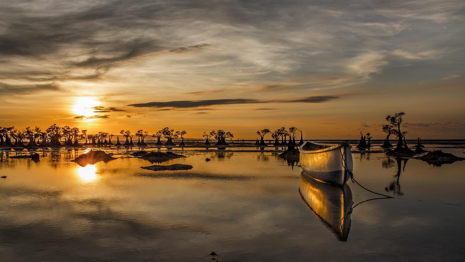 1920x1080 Wallpaper Heaven: Wooden Boat on Water Under Golden Sky [1920×1080]
