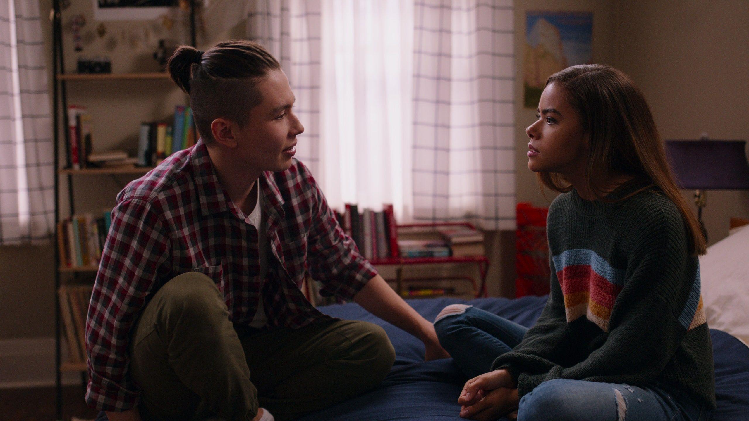 2560x1440 Netflix's “Ginny & Georgia” Plays Oppression Olympics