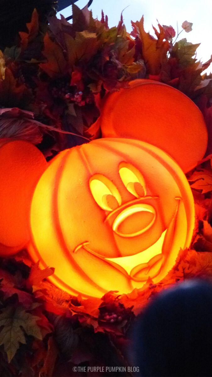 675x1200 Disney Halloween Pumpkins Phone Wallpaper