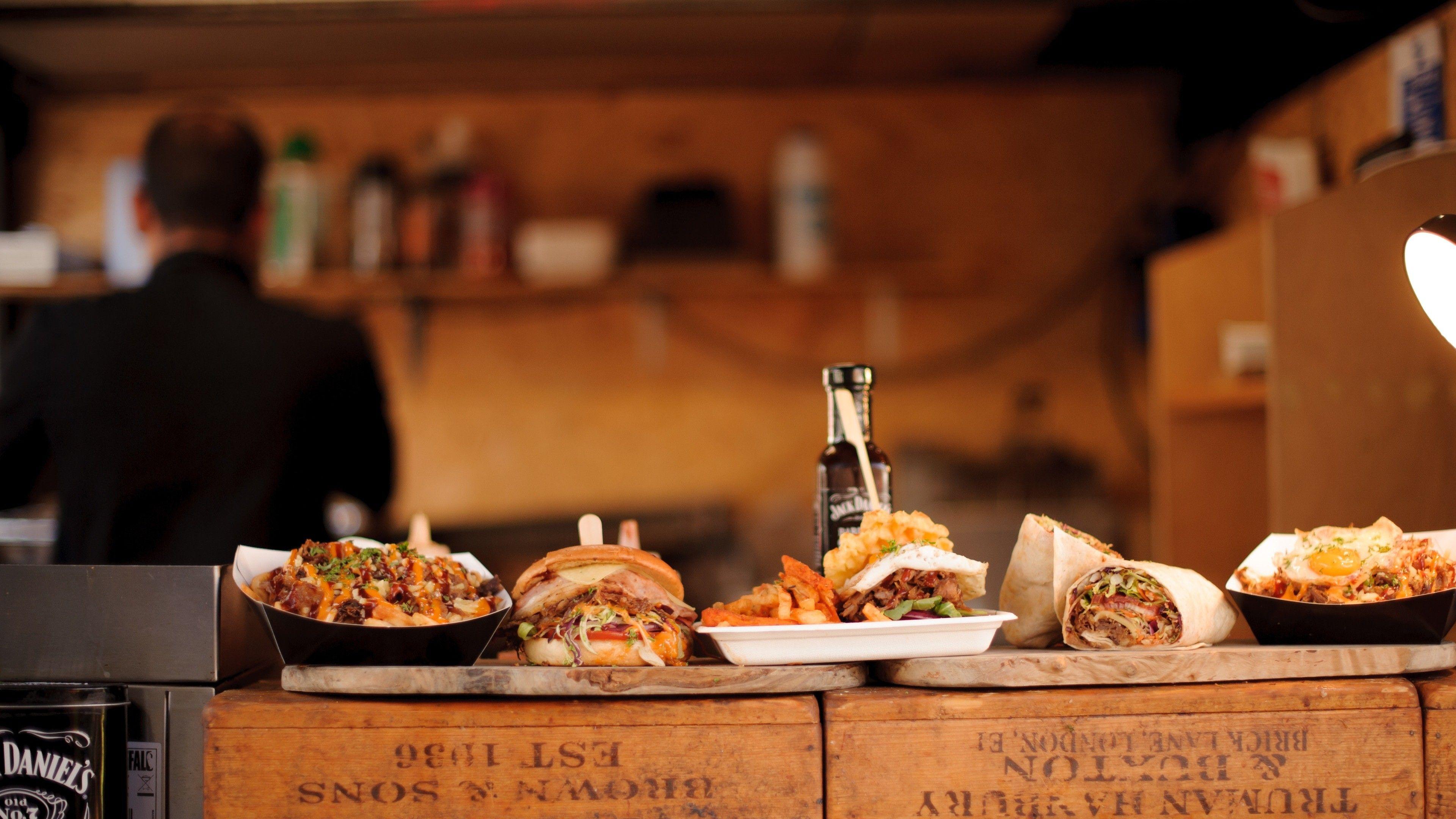3840x2160 Fast Food Dishes for Takeaway in Bar 4K Wallpaper