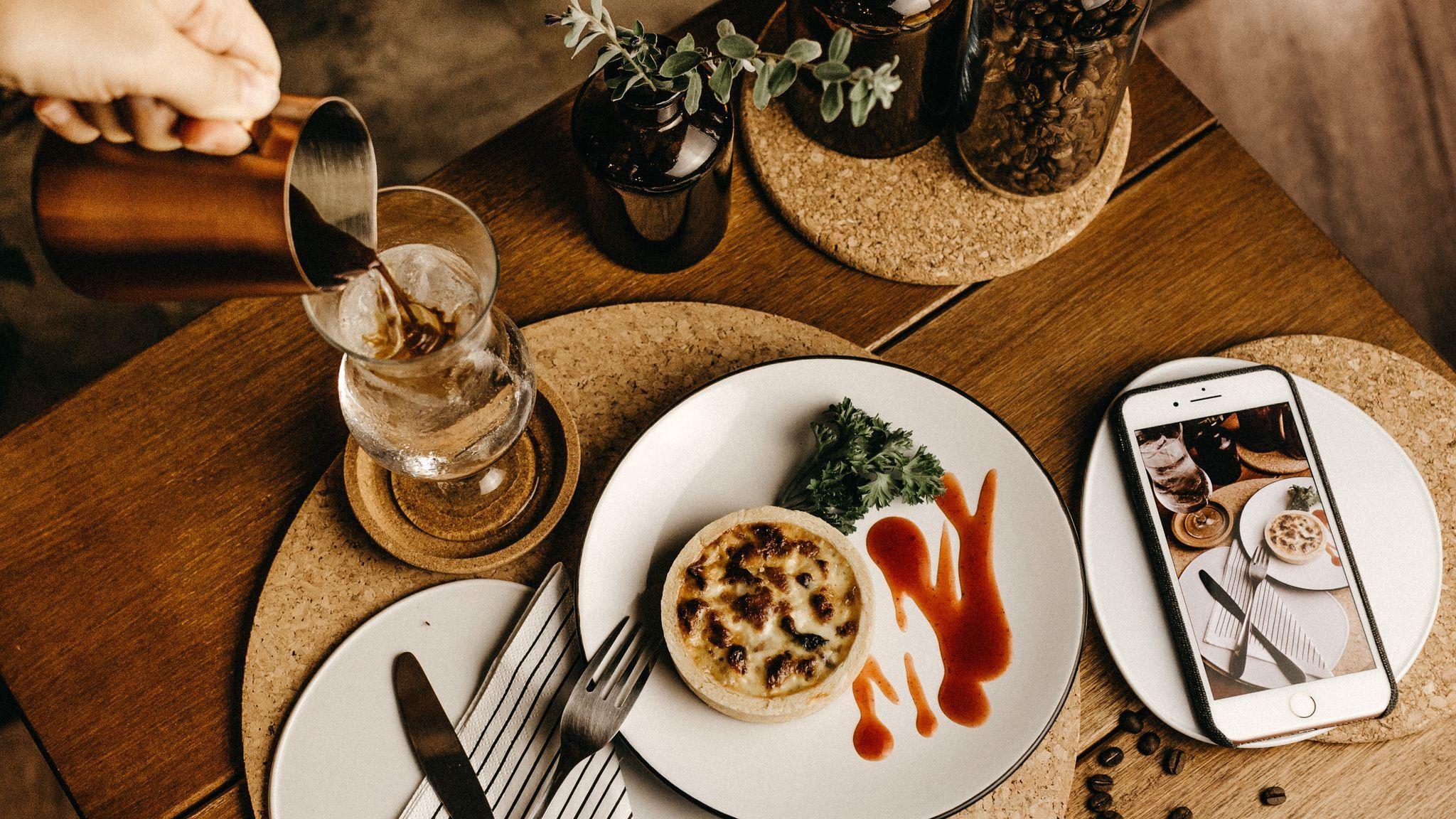2048x1152 Download wallpaper 2048x1152 breakfast, dish, drink, table, food ultrawide monitor HD background