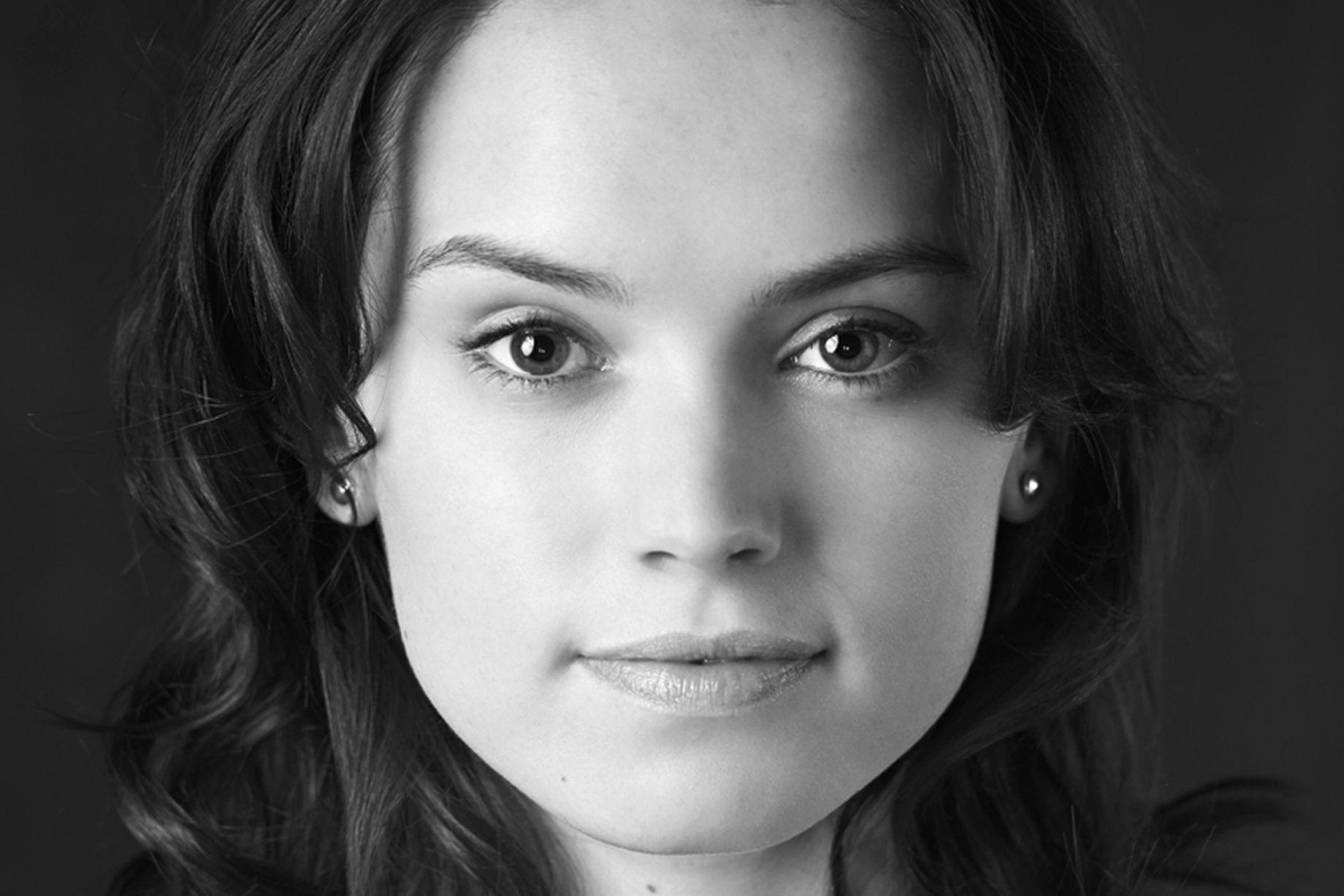 1840x1227 Daisy Ridley HD Wallpaper for desktop download