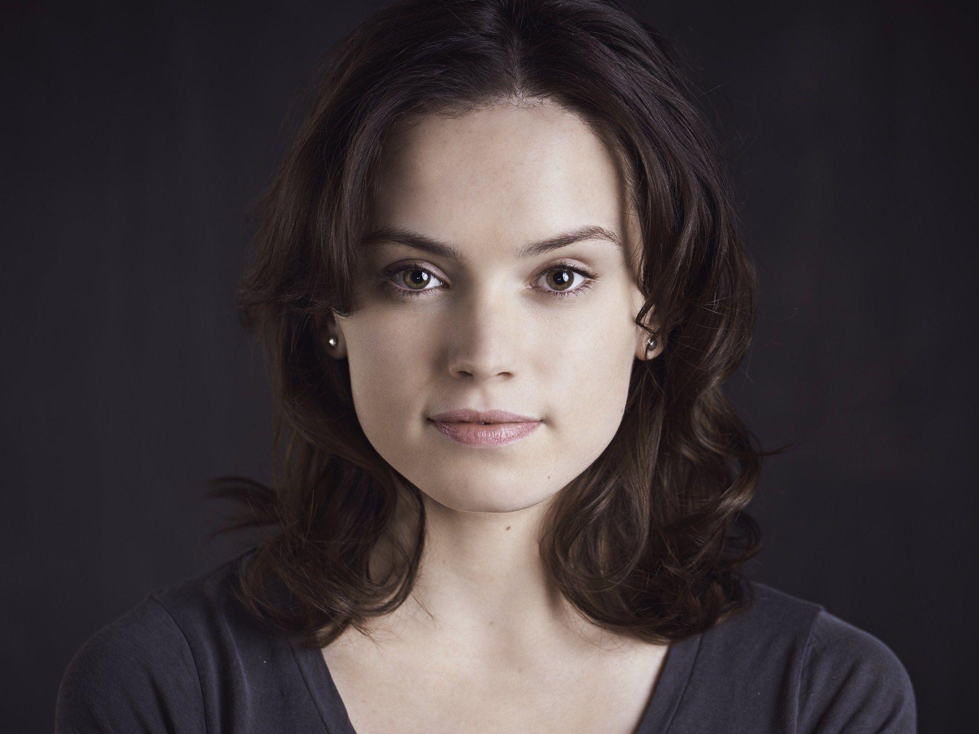 1920x1440 Free download Daisy Ridley HD Wallpaper for desktop download [1920x1440] for your Desktop, Mobile & Tablet. Explore Daisy Ridley HD Wallpaper. Daisy Ridley Star Wars Wallpaper