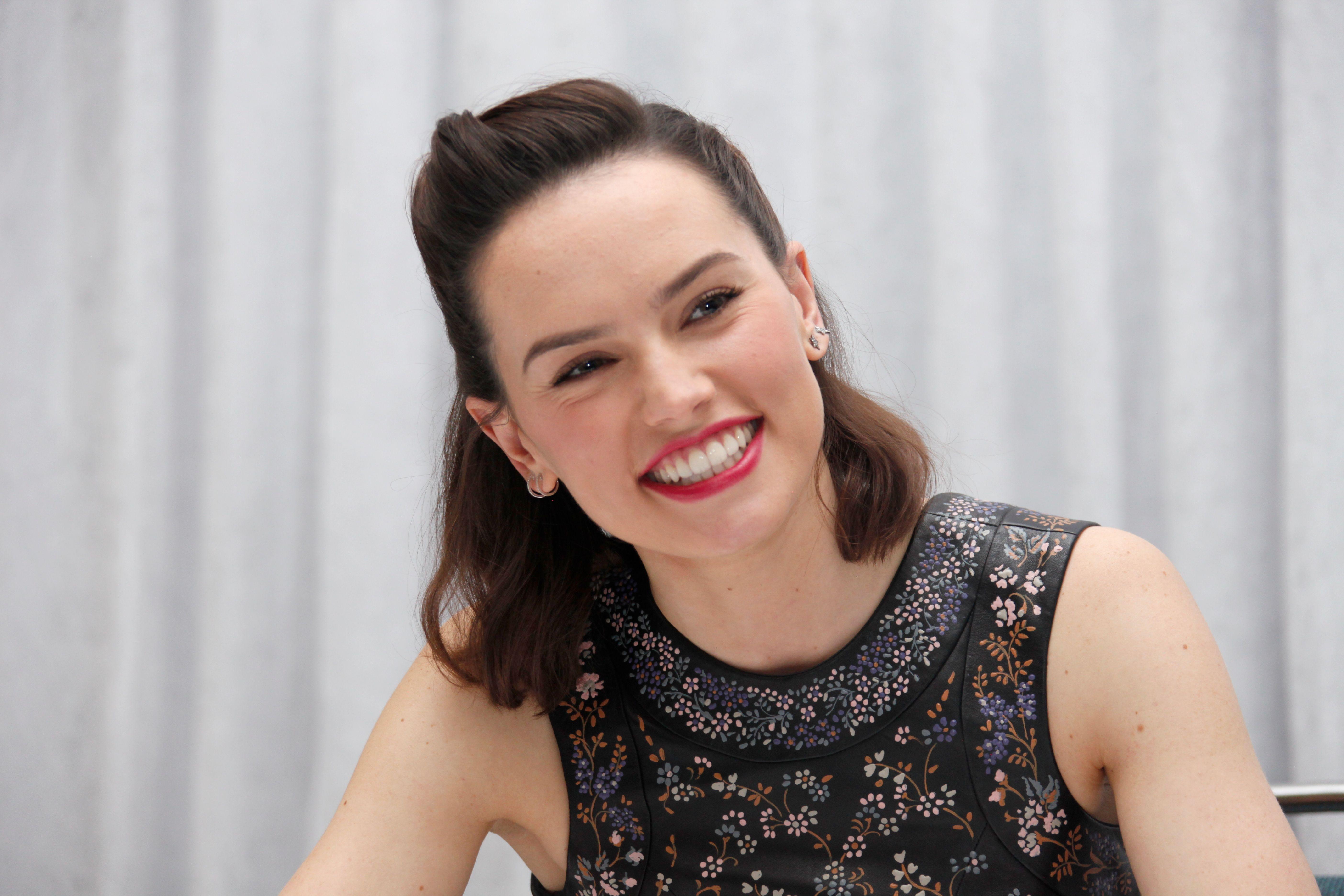 5616x3744 Daisy Ridley HD wallpaper free download