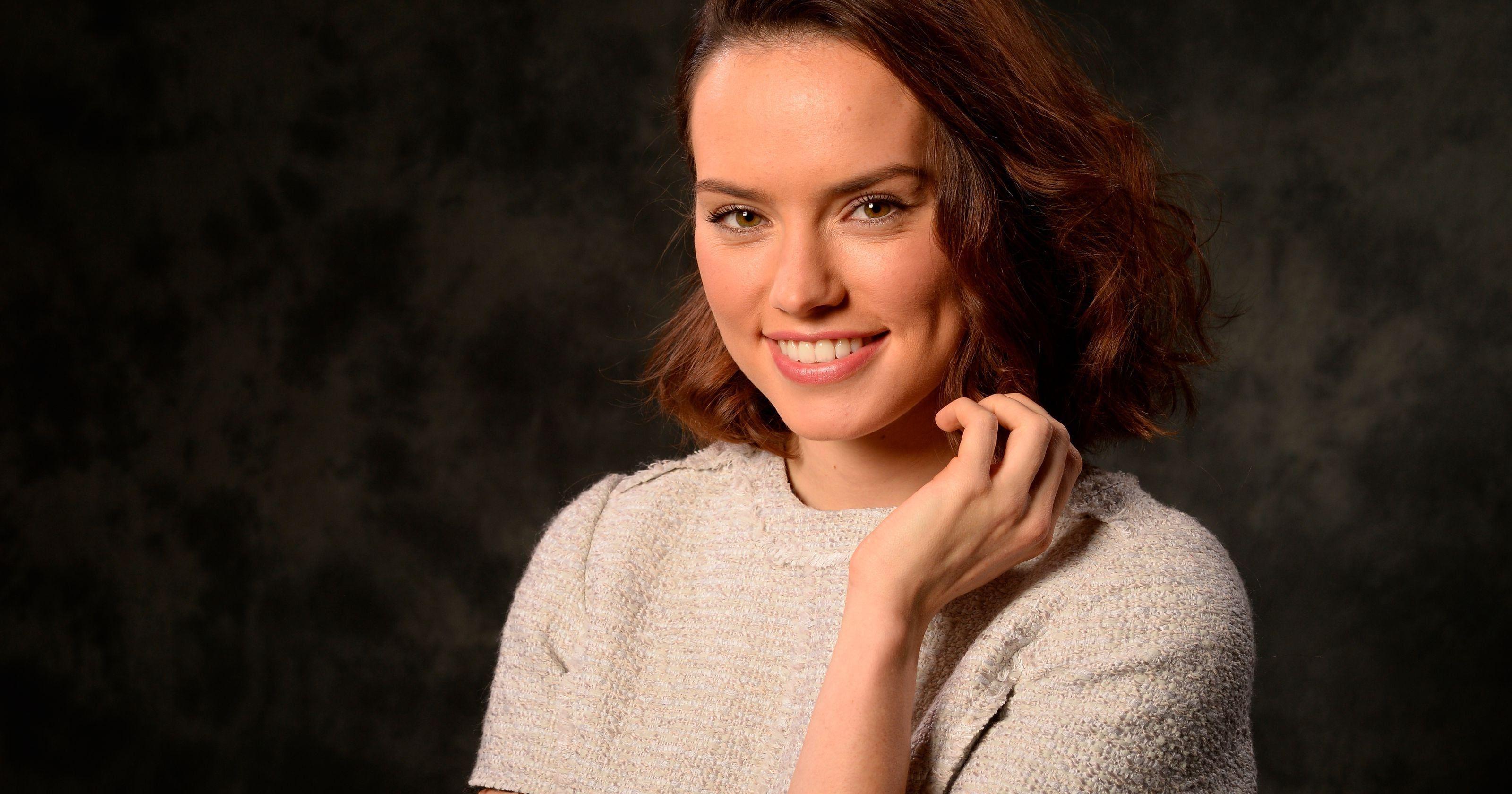 3200x1680 Daisy Ridley Wallpaper