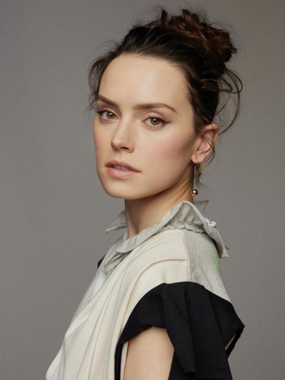 1000x1334 Daisy Ridley HD