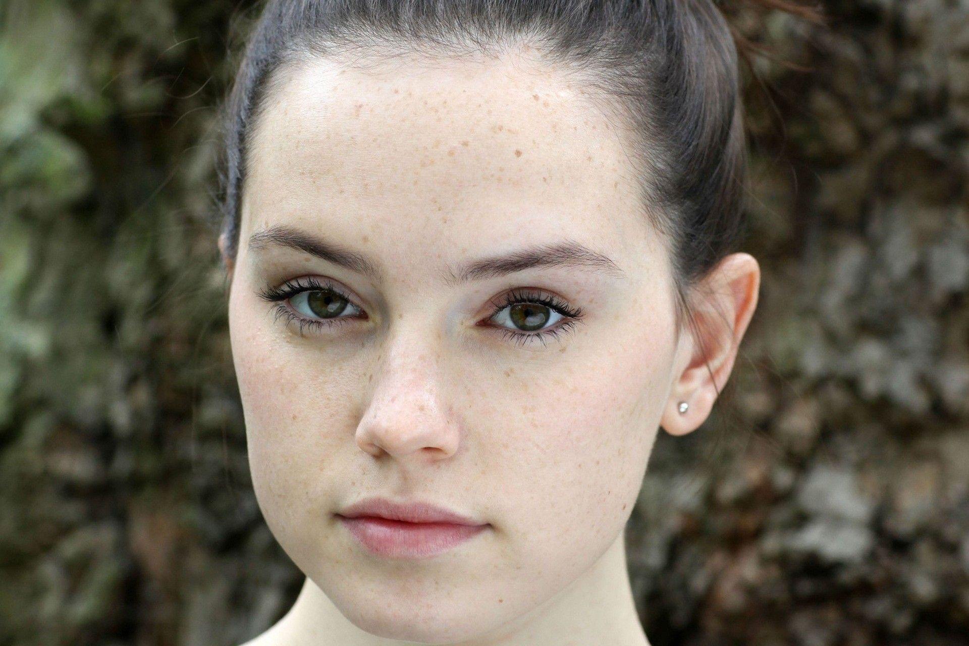 1920x1280 Daisy Ridley Wallpaper