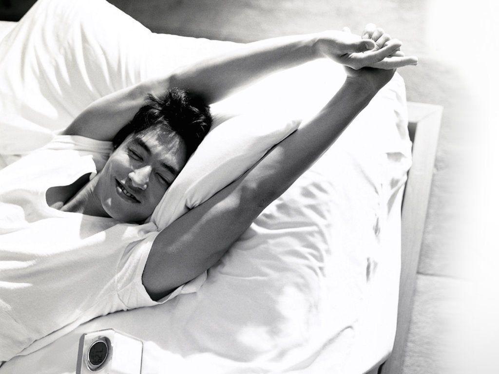 1024x768 Daniel Henney