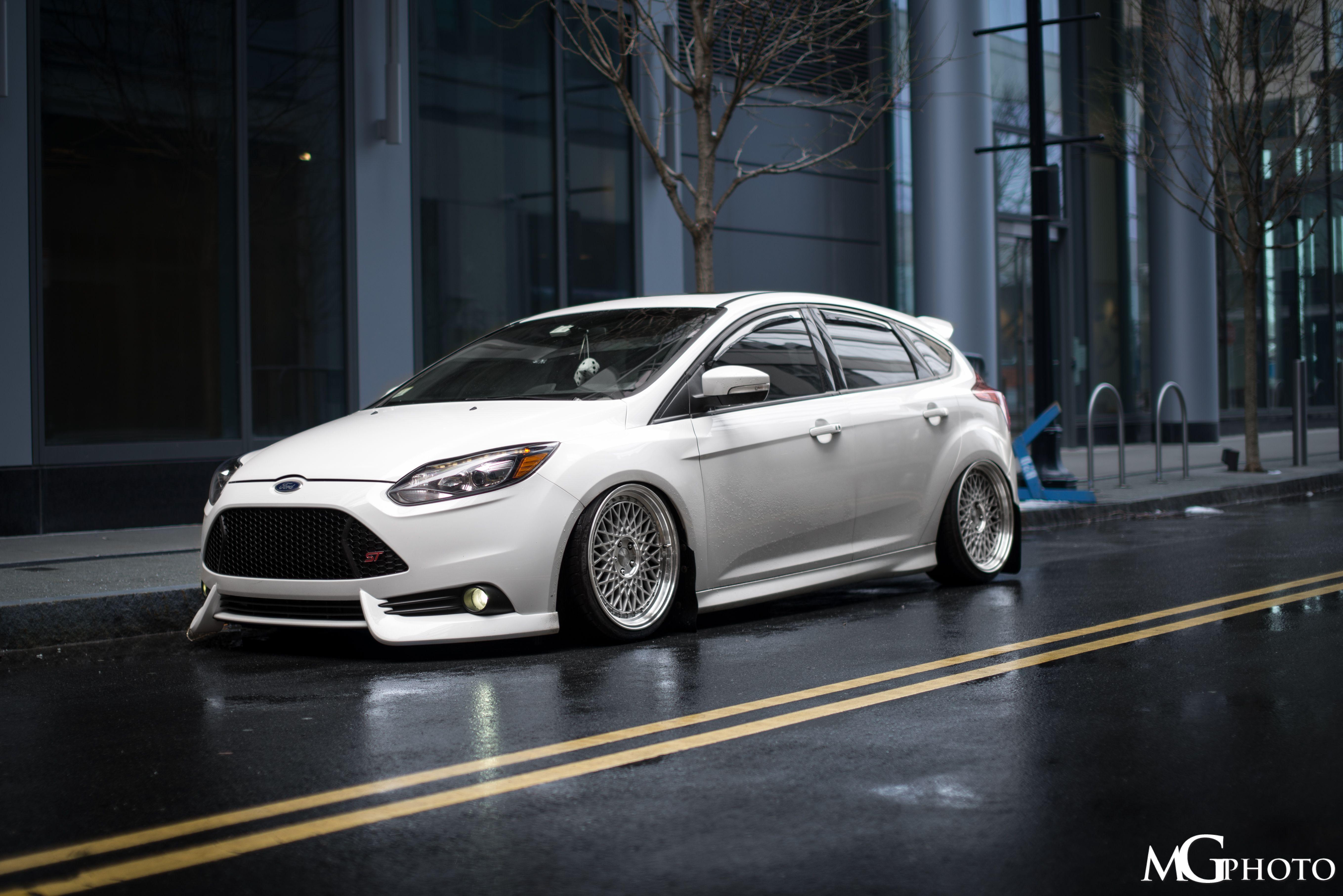 5435x3628 Front Ford Focus St Mk3 In Frozen White Colour Tuning Low Wallpaper