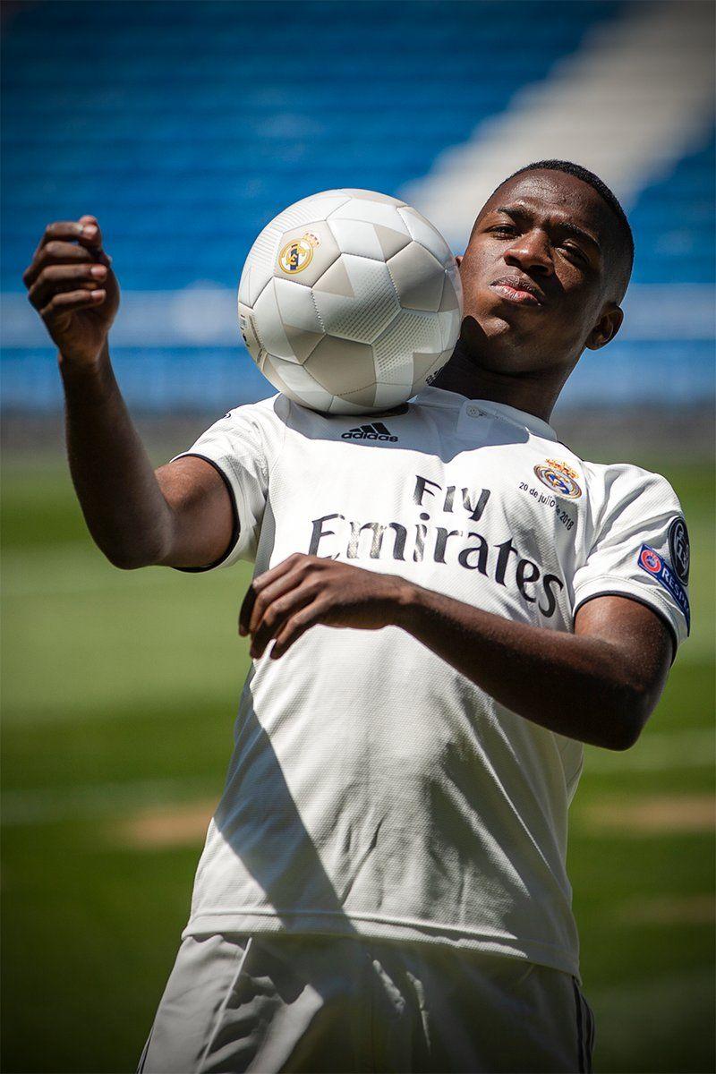 800x1200 Vinícius Jr Wallpaper