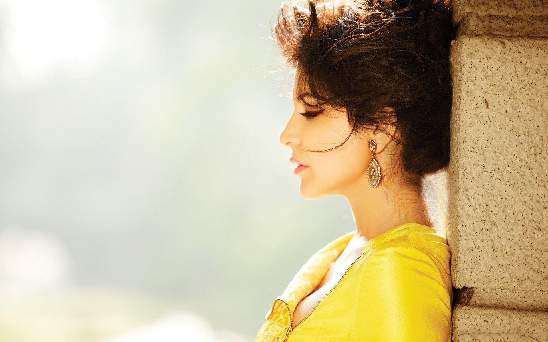 1920x1200 Anushka Sharma Hot Close Up HD Wallpaper