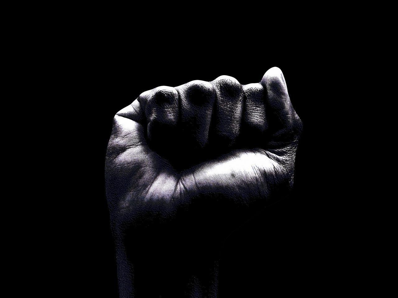 1280x960 Download wallpaper 1280x960 fist, hand, dark, black standard 4:3 HD background