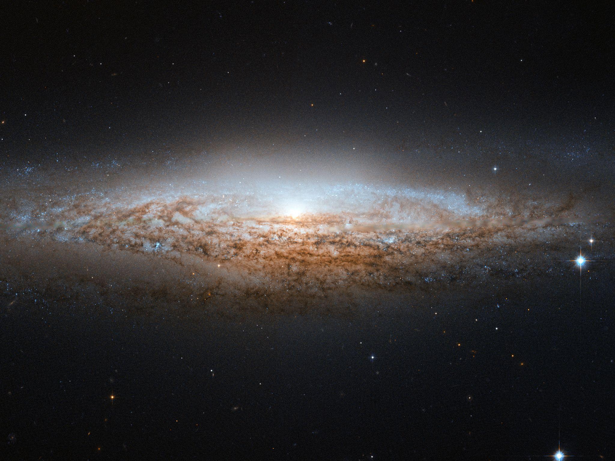 2048x1536 Hubble Spies A UFO