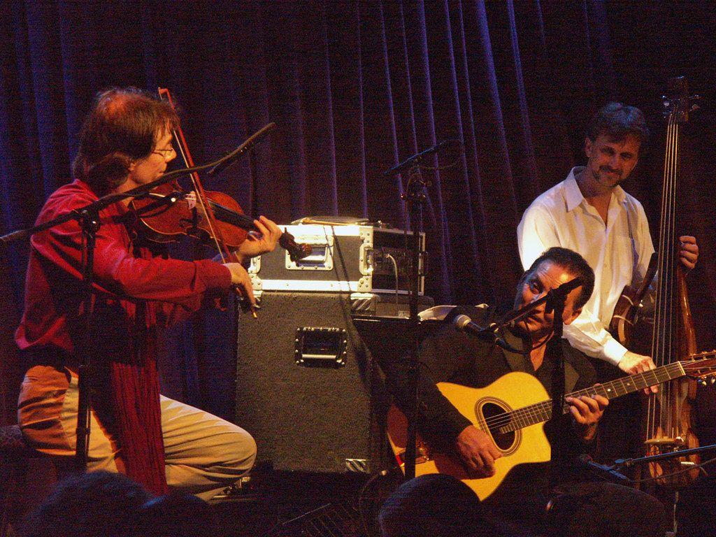 1024x768 Django Reinhardt Festival Alley 2005. Pierre Blancha