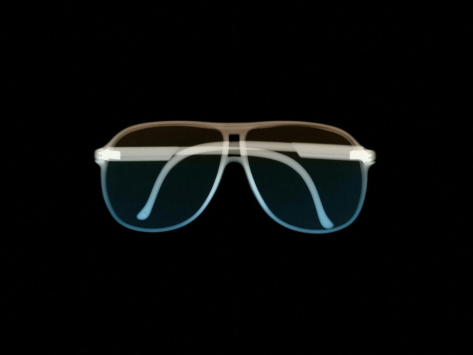 1600x1200 Eyeglasses wallpaper. Eyeglasses